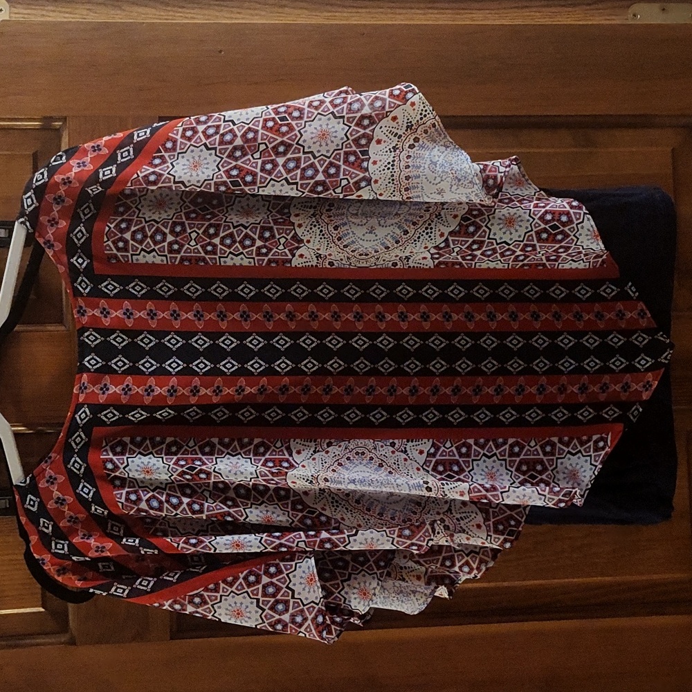 B Design large blouse - Picture 4 of 4